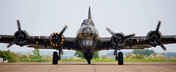 2016-05-29 - Duxford Amercian Airshow - B-17 Sally B (26738350284)