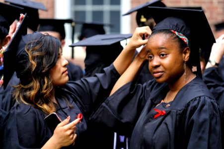 2018 Commencement BW14012 (41925462854)