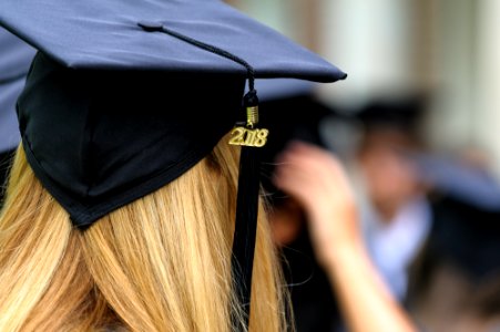 2018 Commencement BW13970 (42644188941)