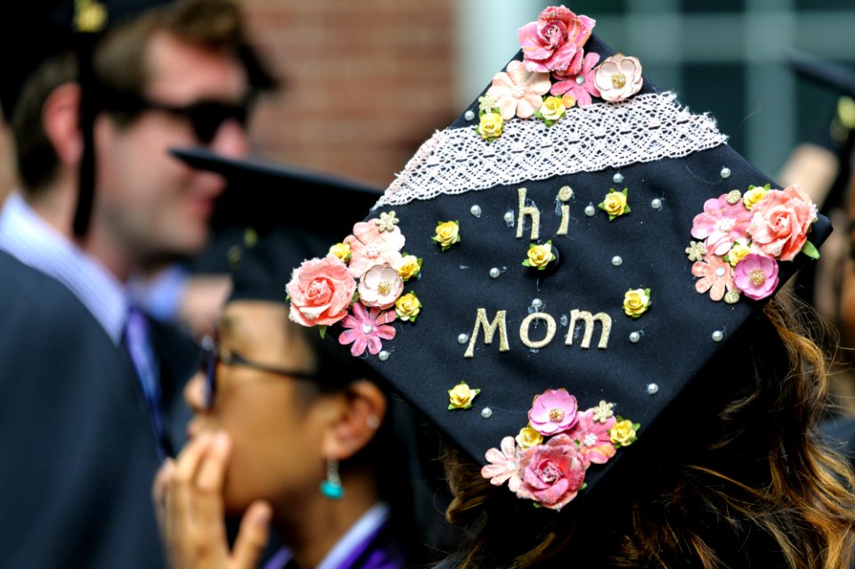 2018 Commencement BW14020 (42644188331)