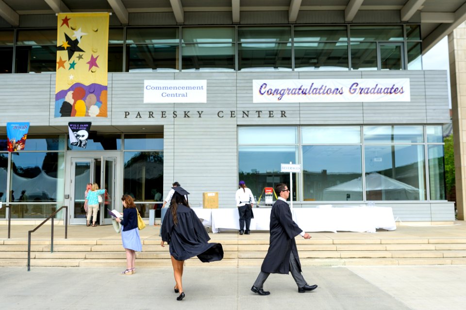 2018 Commencement BW20879 (28770439568)