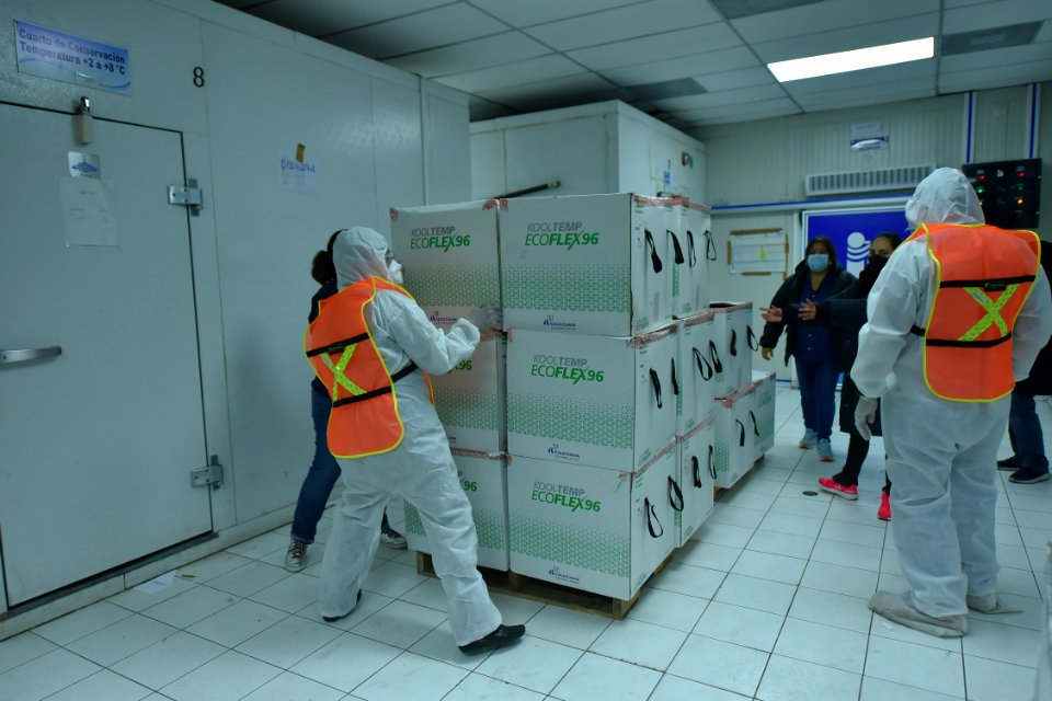 20210710 GG ENTREGA DE DONACION DE VACUNAS MODERNA A IGSS13618 (51303112421)