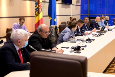 22.04.2020 Sedinta Comisiei Economie, Buget si Finante (49804674051)