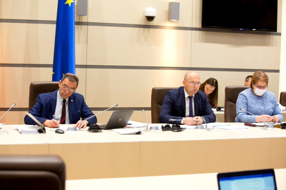 22.04.2020 Sedinta Comisiei Economie, Buget si Finante (49804121293)