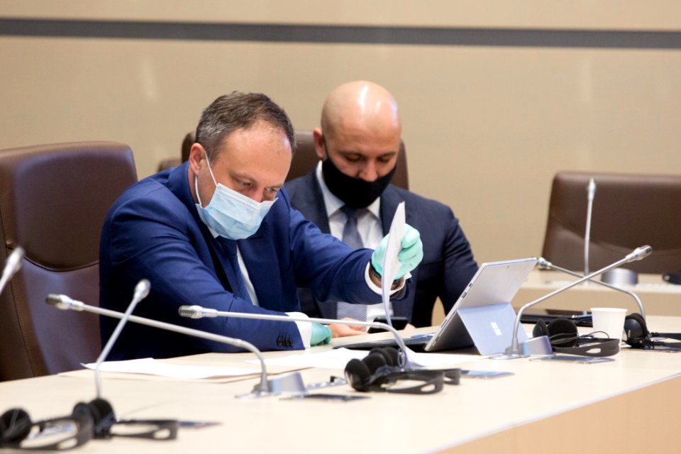 22.04.2020 Sedinta Comisiei Economie, Buget si Finante (49804674891)