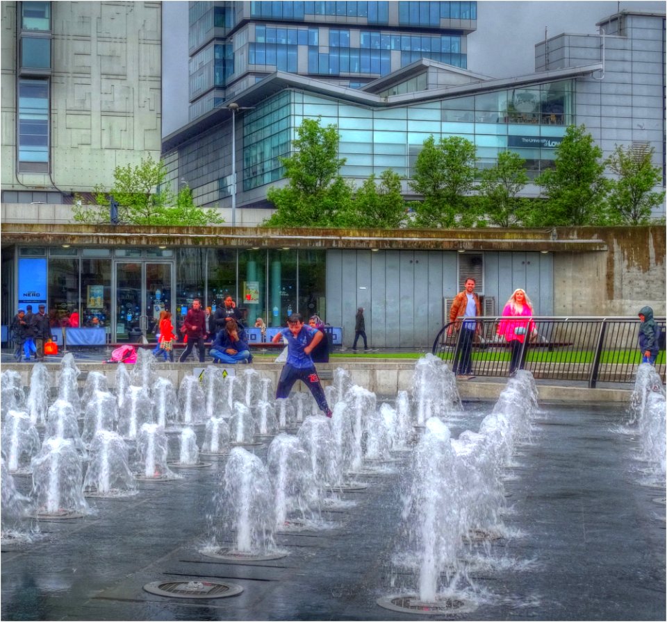 24 Fountain fun (34807639365)