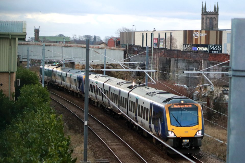 49-365 The 16 06 to Blackpool North (50957011781)