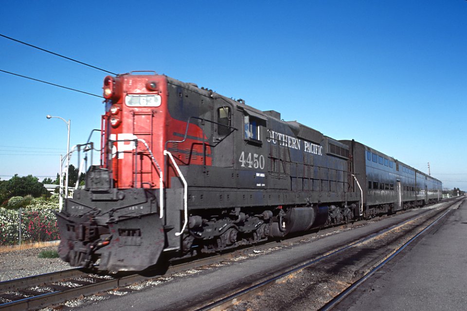 7 Southern Pacific Commuter Train Shots by Roger Puta (30984820771)