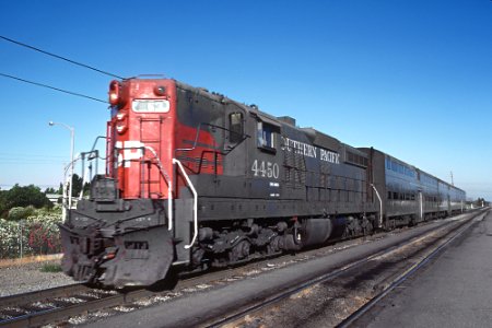 7 Southern Pacific Commuter Train Shots by Roger Puta (30984820771)
