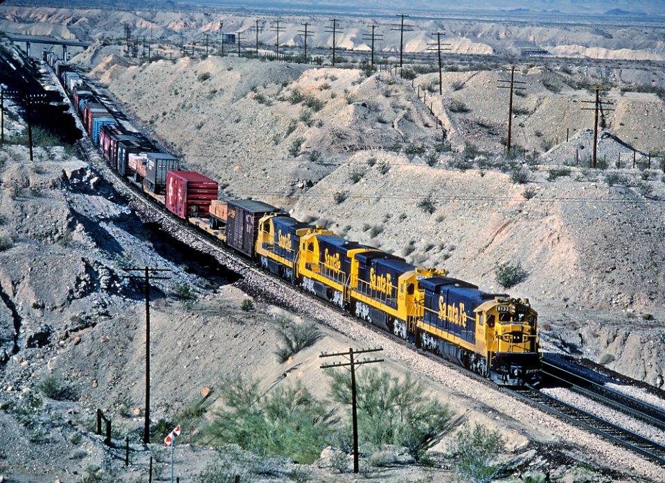 8 Photos of 4 Trains at the California and Arizona Border (30992050600)