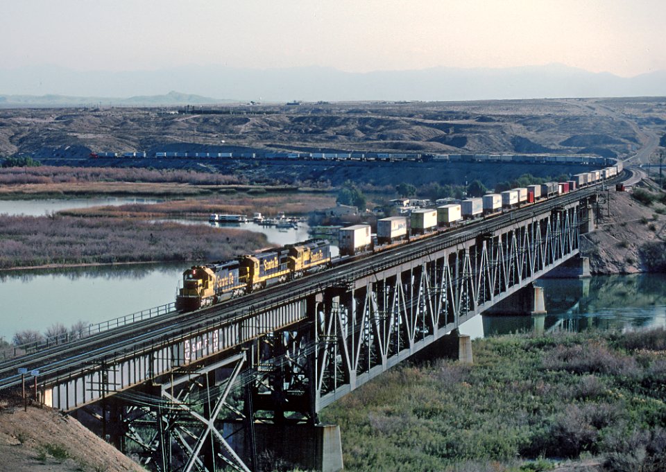 8 Photos of 4 Trains at the California and Arizona Border (31361090735)