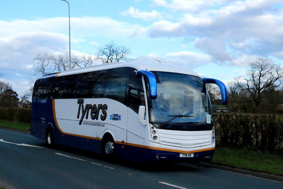84-365 Tyrers Coaches (51070855168)