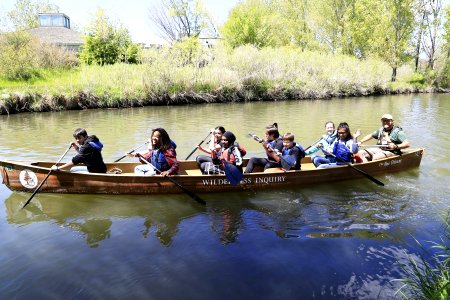 A canoe of adventure seeking students test their newly acquired paddle skills (34139441070)