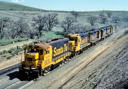 A Very Interesting Santa Fe Light Engine Set -- 2 Photos (31239699260)