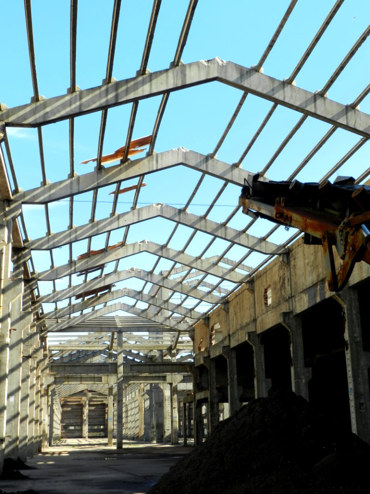 Abandoned foundry factory of COMETNA, in Odivelas, Portugal (32739107997)