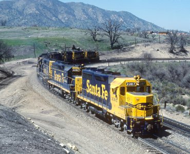 A Very Interesting Santa Fe Light Engine Set -- 2 Photos (31612466535)