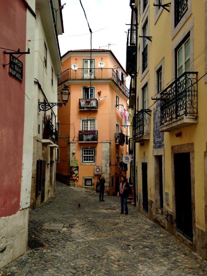 Alfama (35851422736)