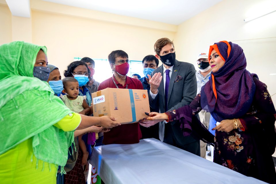 Ambassador Earl Miller Visited Sattala Slum in Mohakali (51246813720)