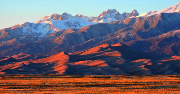 Alpenglow on Dunes and Sangre de Cristo Mountains (33885689791)