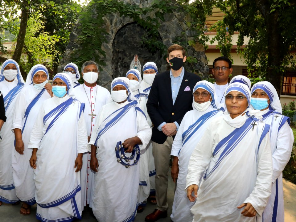 Ambassador Earl Miller visited Temple, Mosque, and Church (51688773915)
