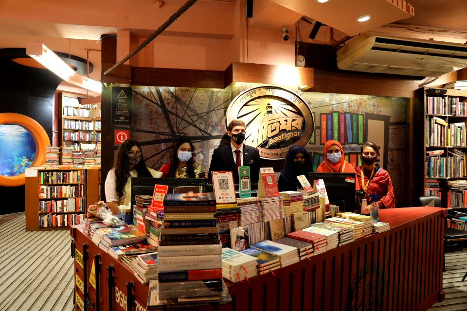 Ambassador Earl Miller Visited CTG Book Store Baatighar (51609735861)