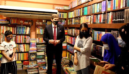 Ambassador Earl Miller Visited CTG Book Store Baatighar (51610620745)