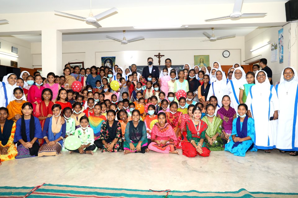 Ambassador Earl Miller visited Temple, Mosque, and Church (51687874581)