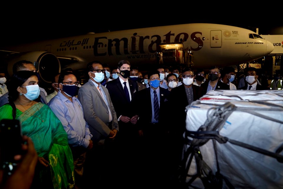 Ambassador Earl R. Miller welcomed the arrival of 2.5 million doses of Moderna vaccine donated to Bangladesh by the United States (51291122241)