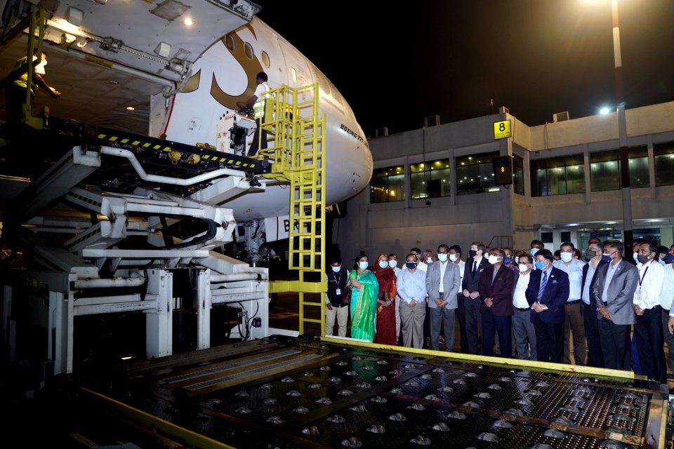 Ambassador Earl R. Miller welcomed the arrival of 2.5 million doses of Moderna vaccine donated to Bangladesh by the United States (51291303988)