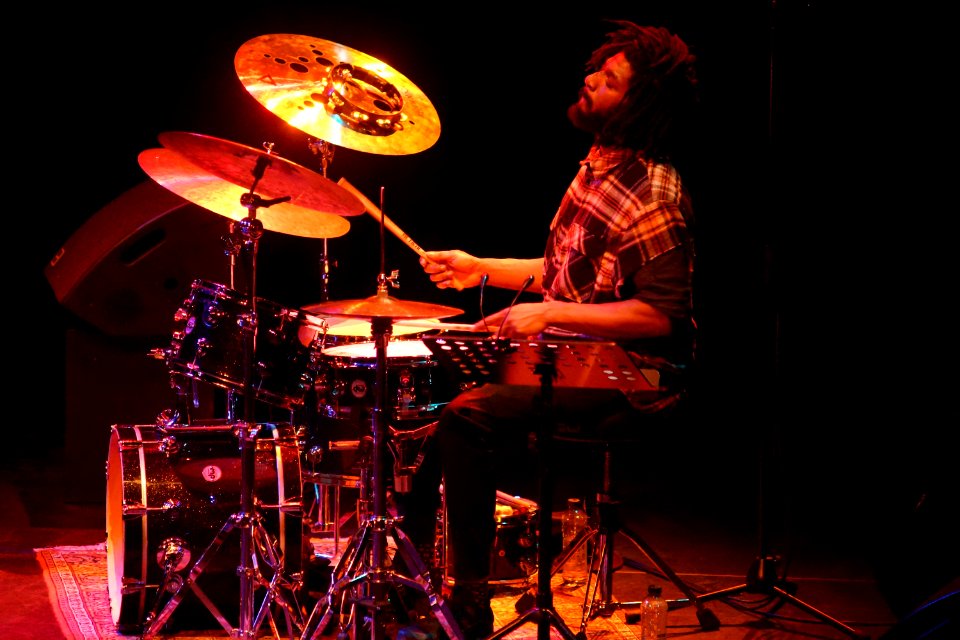 Ambrose Akinmusire Quartet - LV 11 november 2017 - Justin Brown (37642458724)