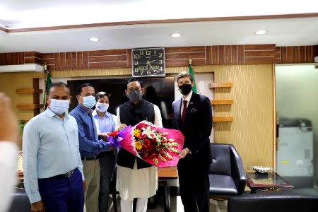 Ambassador Miller met with the Honorable Mayor of Chattogram City Corporation Rezaul Karim Chowdhury (51609979773)