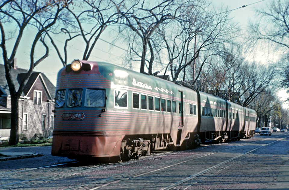 An Electroliner on the Milwaukee Streets -- 4 Photos (26673076420)