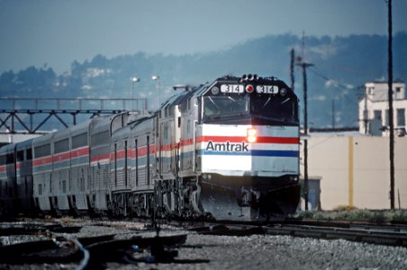 AMKT 314 with the San Francisco Zephyr passing through Emeryville, CA November 1980 (30818669840)