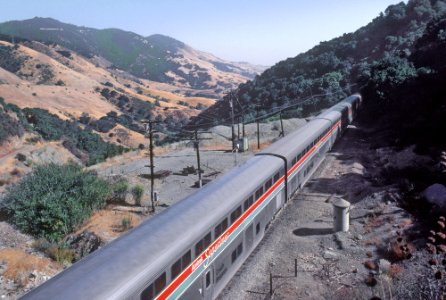 AMTK 208 with the Coast Starlight at the top of Cuesta grade, westbound (north) entering Tunnel 6 north of San Luis Obispo, CA in September 1981 (31129744684)