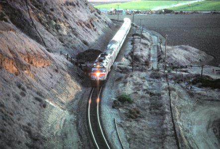 AMTK 530 with the westbound Coast Starlight near Harlem, CA in February 1981 02 (31129741734)