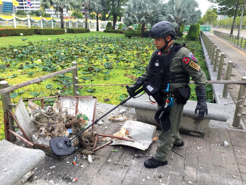 An ATA-trained bomb tech with the Royal Thai Police Metropolitan Police Bureau uses a nonlinear junction detector to scan for components of a detonated IED at a blast site in Bangkok on August 2, 2019. (49128090038)