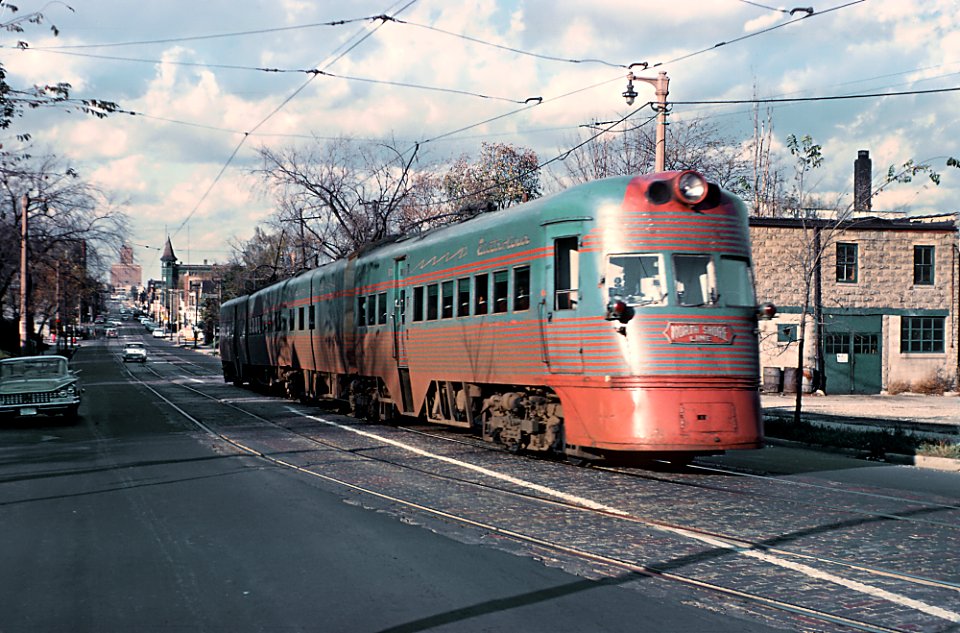 An Electroliner on the Milwaukee Streets -- 4 Photos (26673064980)