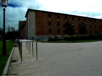 Aparcamiento de bicicletas (10612469826)