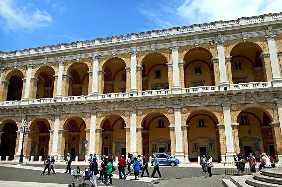 Apostolic Palace (16th century) by Donato Bramante, Antonio da Sangallo il Giovane and others at Loreto Ancona (27551837004)