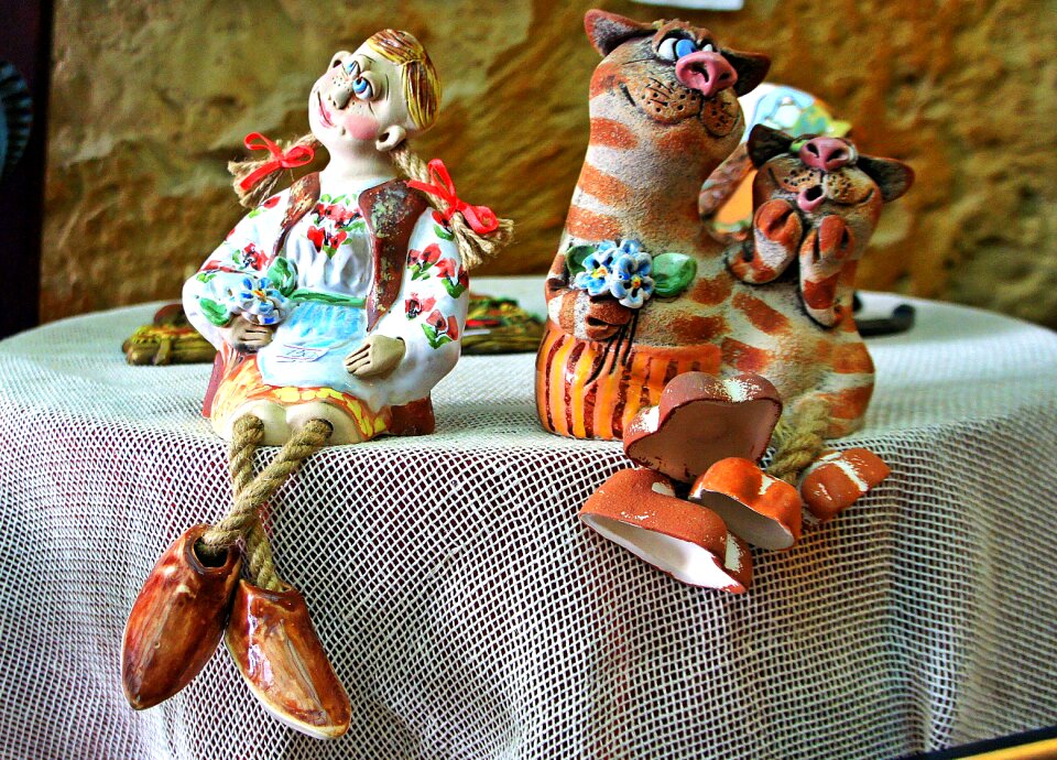 Ceramic traditional porcelain