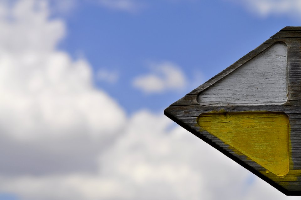 Arrow towards the clouds (29409943768)