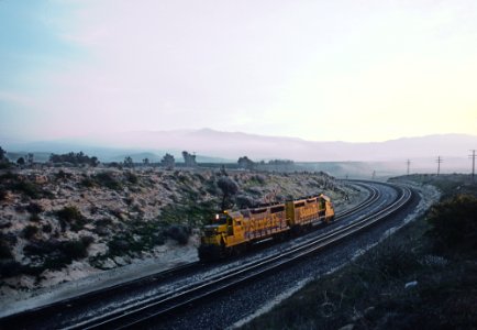 AT&SF 2814 and sister at Sandcut, CA in March 1985 (35784212883)