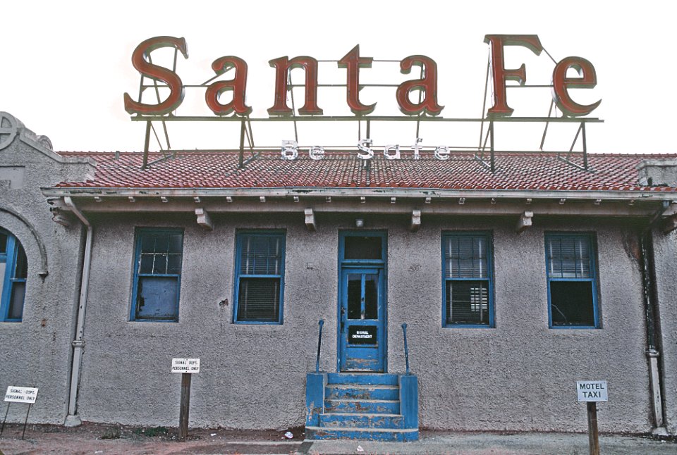 AT&SF, street side of the Clovis, NM freight depot in October 1985 (31308449011)