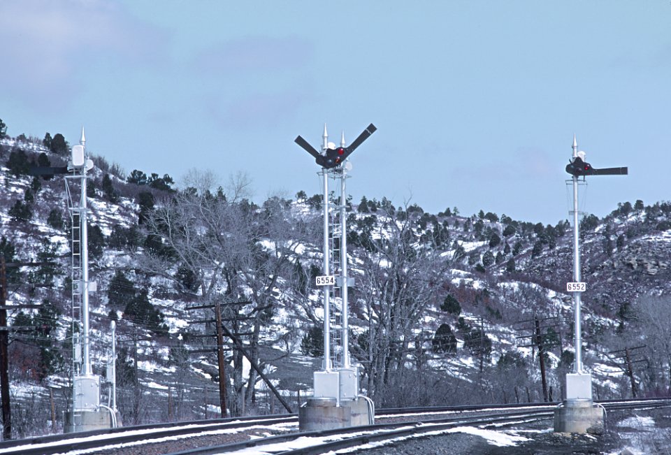 AT&SF Signals at mp 655 at Keota, NM on the west slope of Raton Pass in April 1983 B32 (31217361320)