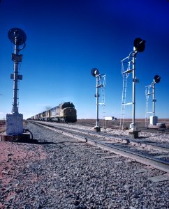 ATSF 5978 east of Melrose, NM October 1985 2 (36196913390)