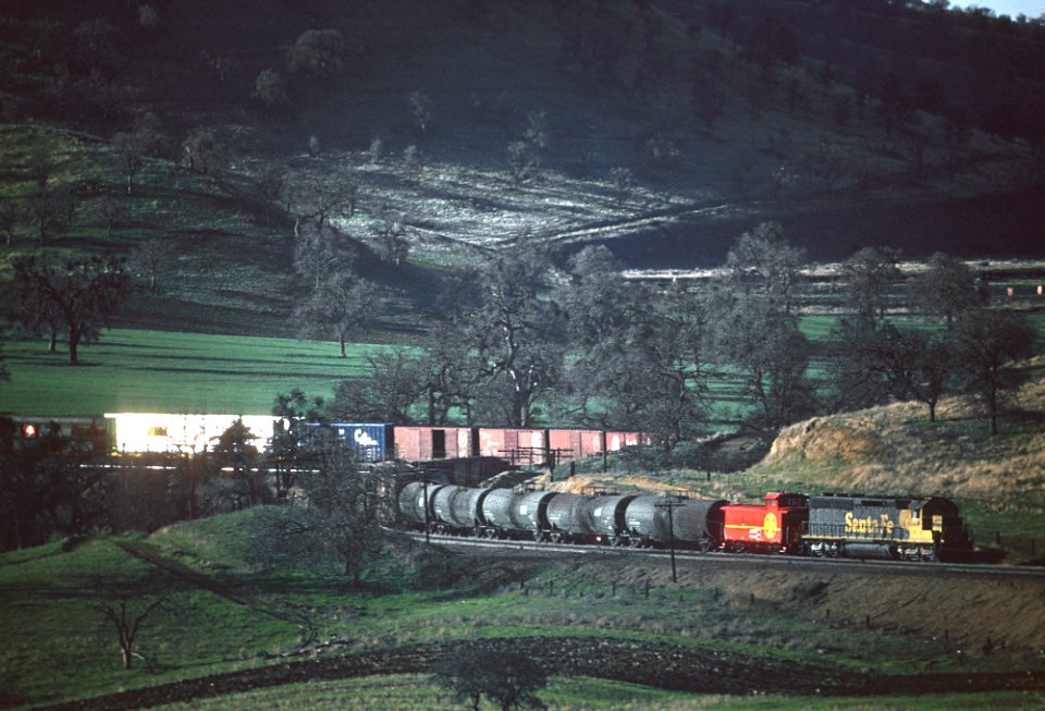 ATSF 999762 caboose being pushed eastbound at the lower end of Bealville, CAin the Tehachapis in January 1980 (30747870463)