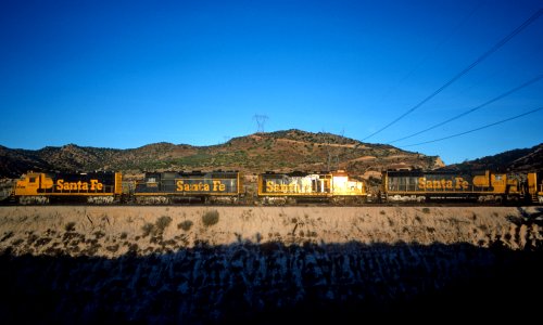 ATSF 3361, 3455, 3046, 5534, and 2609 west of Summit, CA (Cajon Pass) in February 1981 (30834365254)