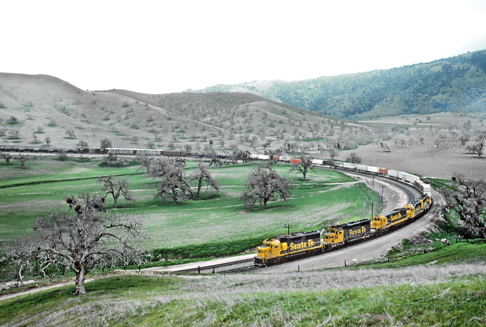 ATSF 3835 in the Tehachapis in March 1985 (30747884633)