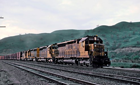 ATSF 5598 neat Caliente, CA in March 1980 - Roger Puta's My Santa Fe Program February 22, 1986 (36455839671)