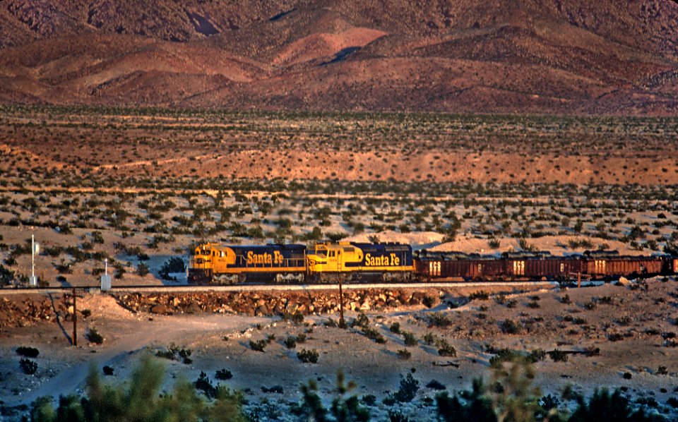 ATSF 8052 and 5978 westbound between Ash Hill and Klondike, CA in the Mojave Desert on the Needles Sub. in February 1984 (30834376894)